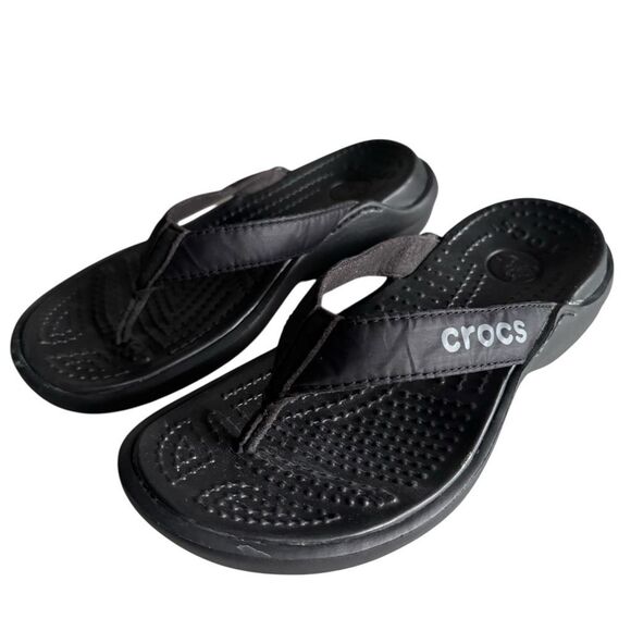 Crocs Black Flip Flops Youth Size 4 - Picture 1 of 11